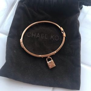 Michael Kors Lock Bracelet Gold with sack